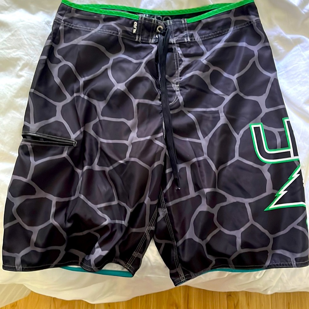 LRG BOARDSHORTS SIZE LARGE